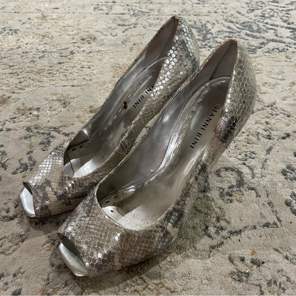 Gianni Bini Silver Snakeskin Heels